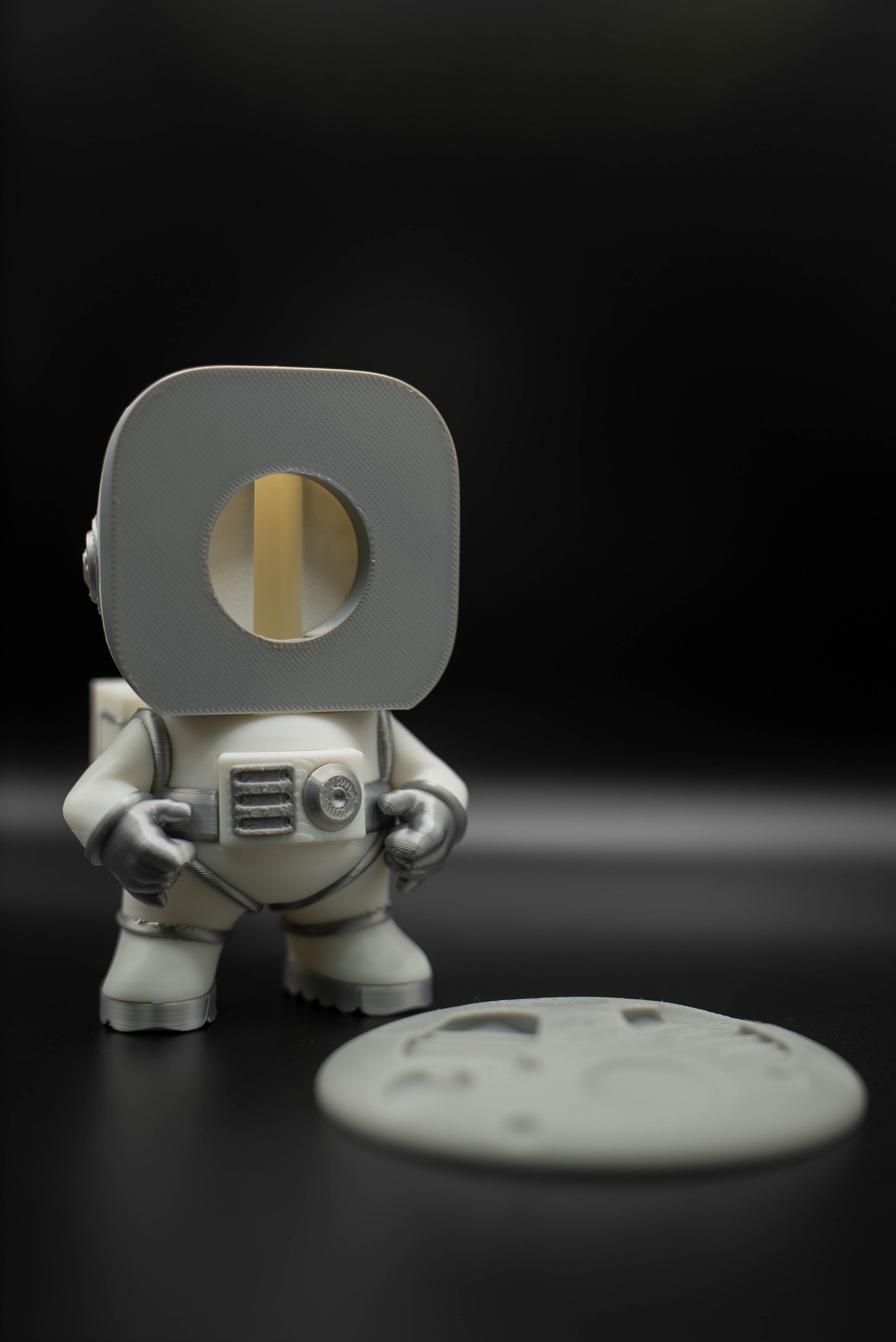 Astronaut charger image 3